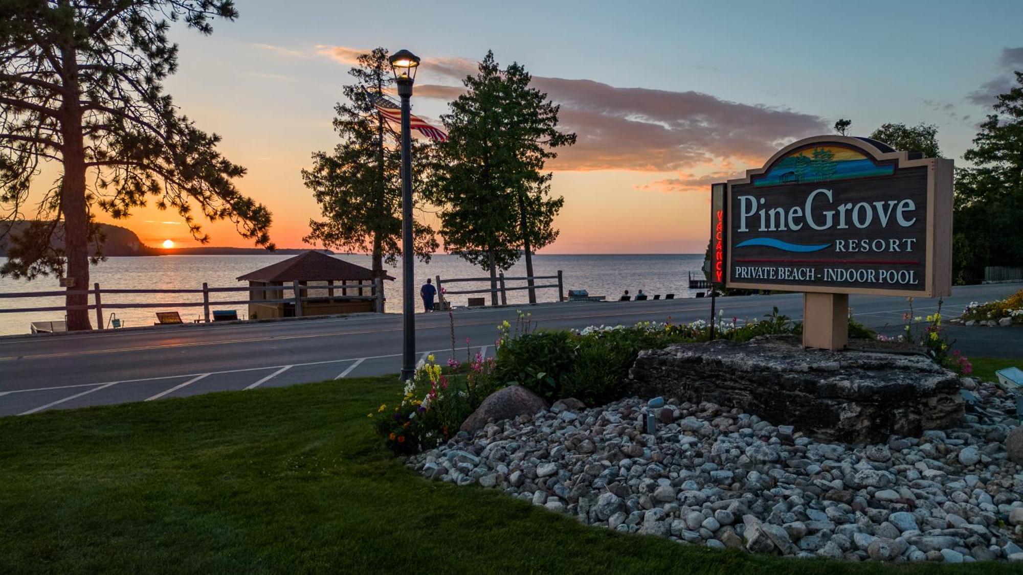 Pine Grove Resort Ephraim Exteriör bild
